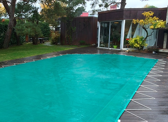 Couverture d'hivernage filtrante pour piscine